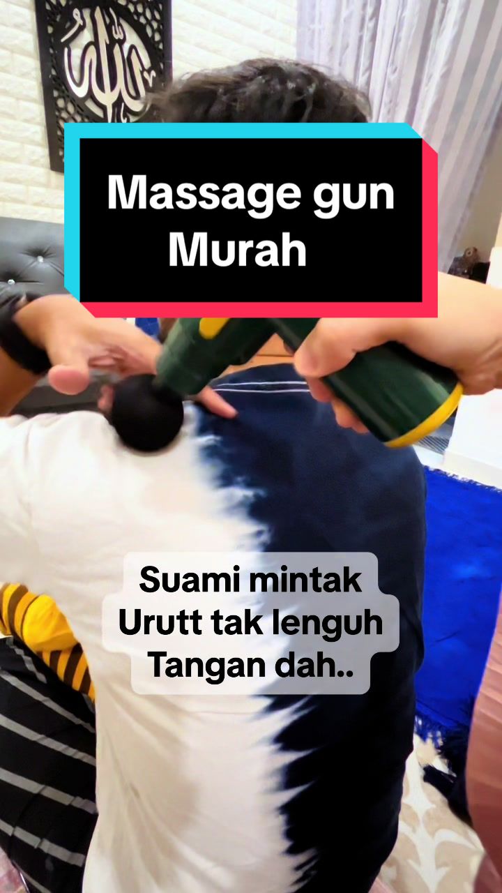 Massage gun atau mesin urut ni memang sesuai untuk kegunaan orang tua dan muda. Senang nak bawa kemana2. Harga pun murah je. #massagegun #urut #massageguns #massagegunmurah #massagemurah #mesinmassage 
