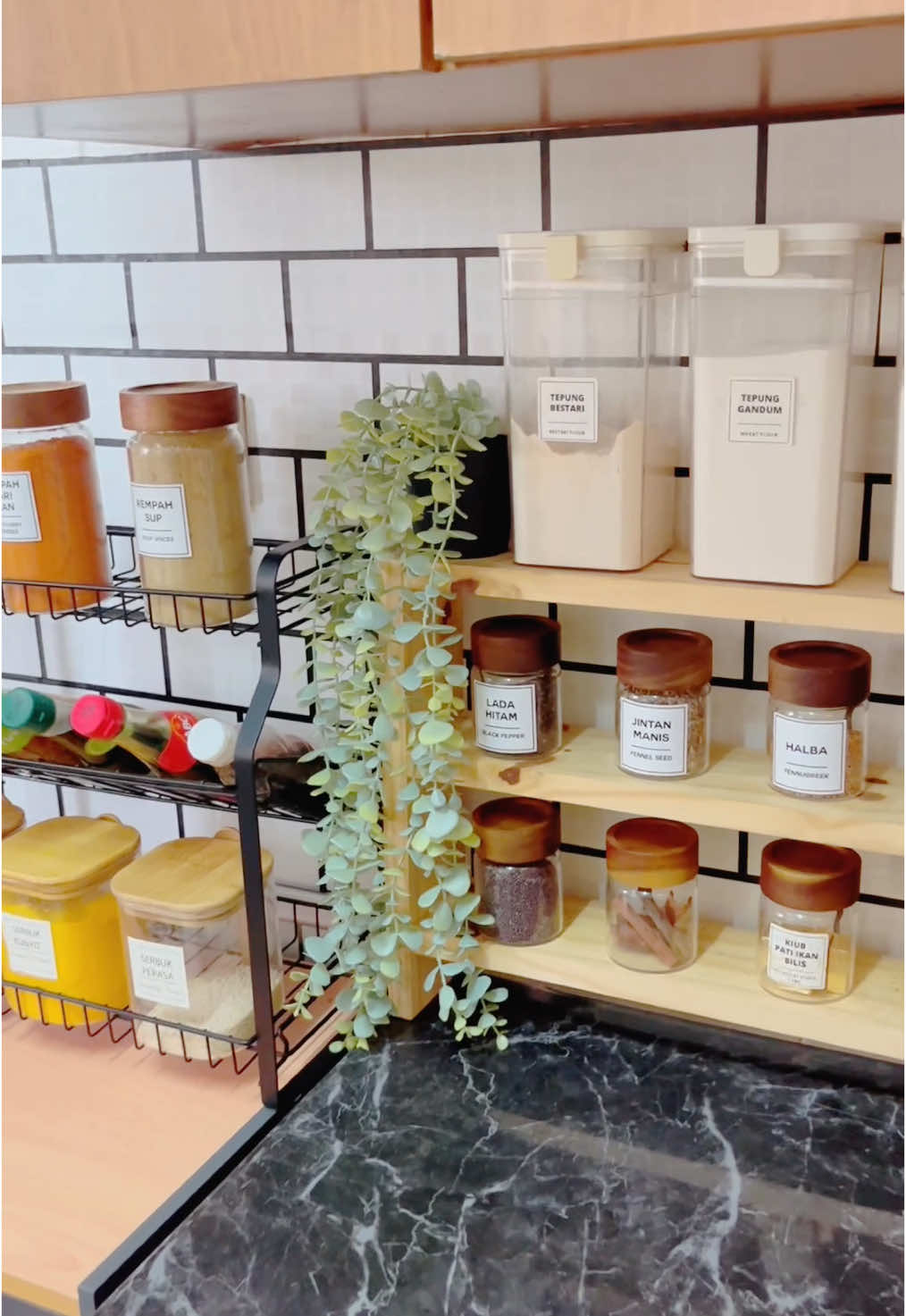 Peminat deco rumah asthetic mesti kena ada pokok ni dekat rumah baru naik seri deco rumah kita 🥰 #deco #homedecor #asthetic #artificaltree #decokuaters #xyzabc #foryoupage 