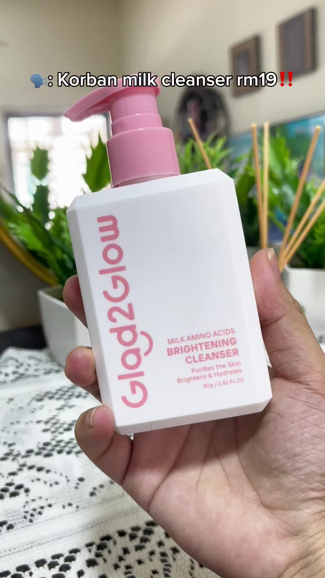 In love with this Gentle Milk Cleanser from Glad2Glow! If you guys struggling nk reduce acne/whitehead this cleanser is for you! 💕💞 #milkcleanser #cucimukapakaisusu #milkcleanserg2g  #glad2glowmalaysia 