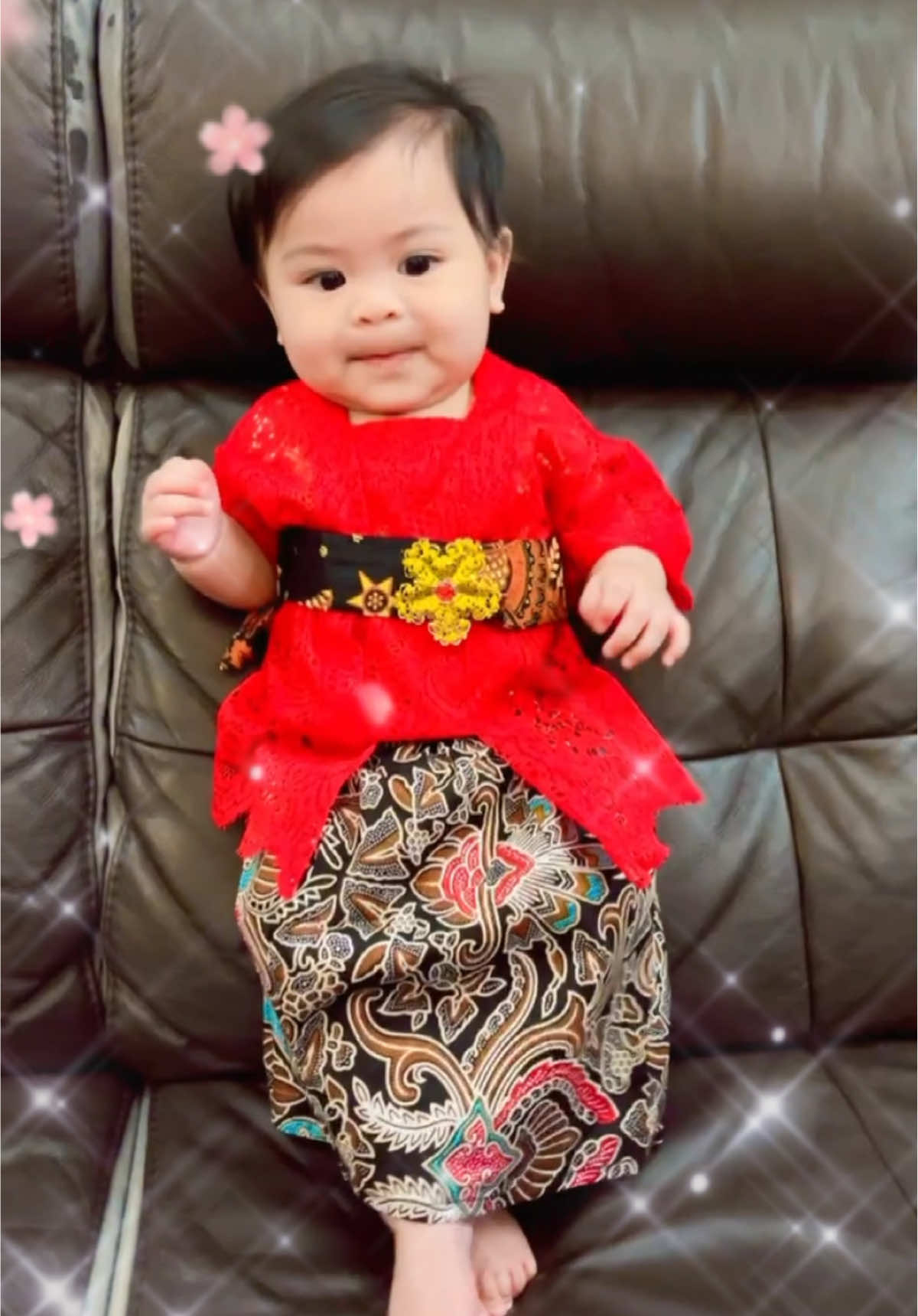 Raya dah nak dekat kan mummy daddy. Cepat lah beli baju kebaya ni. Cantik tauuuu! Selesa sgt pakai. #kebayababy #kebayabali 
