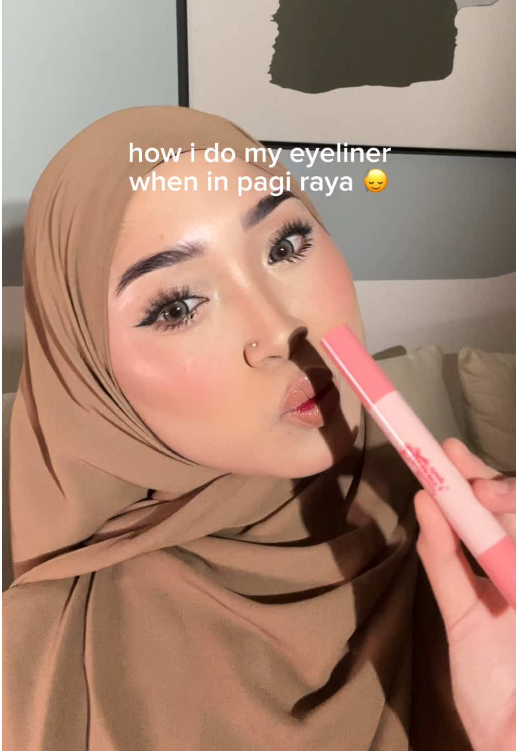 eyeliner ready to go 😚
