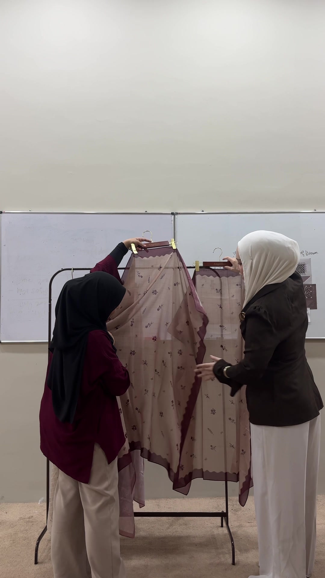 Bila awak pakai tudung Asyalliee Group, awak pakai sesuatu yang lahir dari hati dan usaha. This is not just fashion. This is our identity, and we’re proud to share it with you.  Ramai lihat hasil, tapi tak ramai tahu proses. Inilah #AsyallieeGroup — sebuah jenama yang bukan hanya jual tudung, tapi cerita, nilai & usaha. Setiap koleksi kami direka dari kosong. Dari ilham yang unik, ke sketsa tangan, pemilihan kain, hingga ke proses sampling dan QC — semuanya dibuat dengan teliti. Bukan sekadar tudung, ini proses di sebalik rekaan eksklusif Asyalliee Group iaitu #TheLadiesEdition 🤍