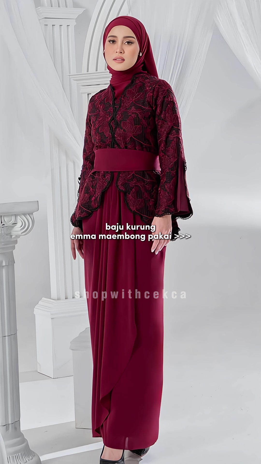 Emma maembong in Evelia Kurung colour burgundy ❤️ Sumpah cantik !!! #kurungmoden #kurunglace #kurungcantik #kurungraya #emma #emmamaembong 