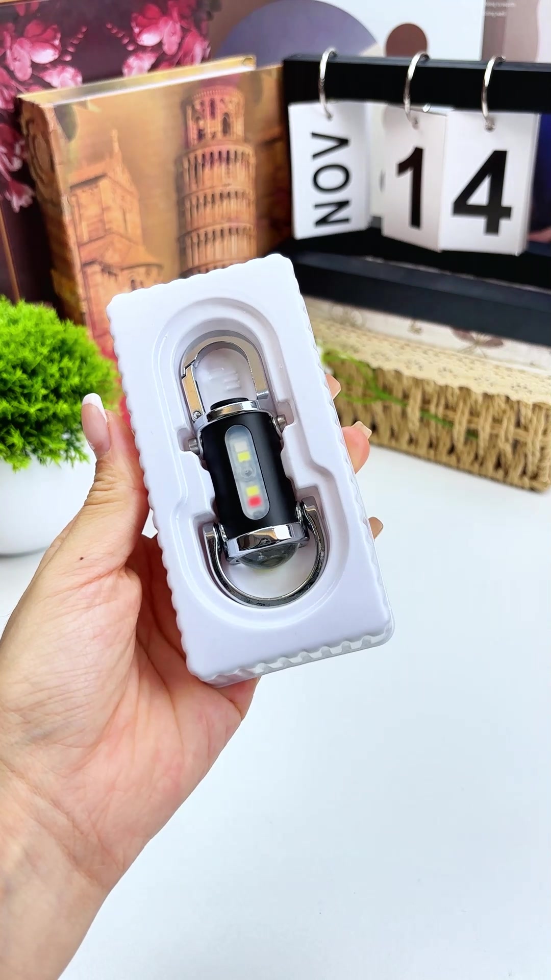 Llavero Linterna de Metal – 3 Modos de Luz + SOS + Carga de Celular, Súper Potente#tiktokshop #fouryou #fyp 