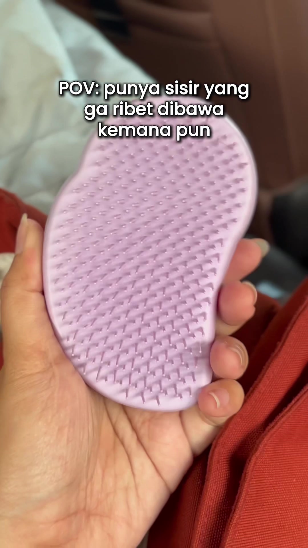 Pastinya udah pada tau keunggulan sisir Tangle Teezer yang satu ini kan 😋🫶🏻 selain bisa cepat mengurai kusut, ukurannya juga enak banget buat dibawa kemanapun! #tangleteezer #sisirantikusut #compactstyler 