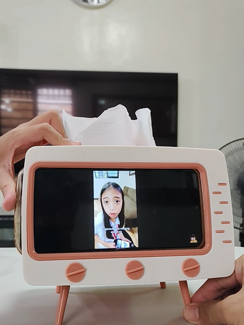Kuya Dugs TikTok: "ESTETIK PHONE HOLDER" #KuyaDugs #KappaGirl @kappagirltiktok2025 #fyp 
