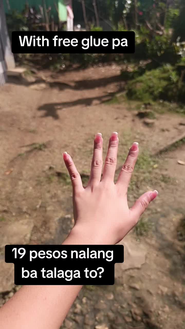 Fake nails for 19 pesos nalang? with free glue pa?  #fakenails #fakenailswithglue #cutegakenails #fyp #mustbuy #armeig #armeigshop 
