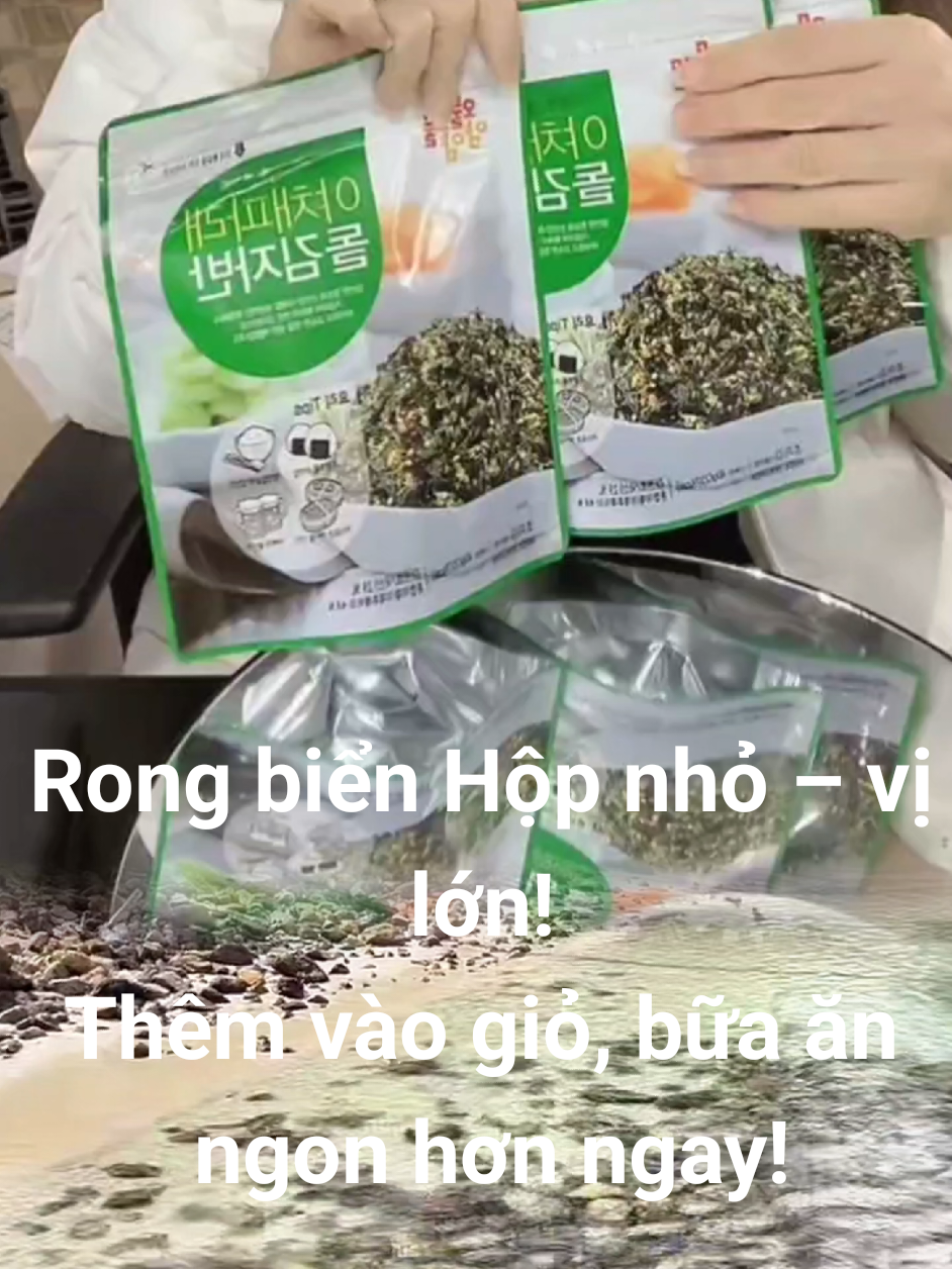 Rong biển sấy tỉ mỉ, kết hợp gia vị hài hòa, tiện lợi cho bữa ăn. Chỉ hơn 68K, giúp món ăn thêm tròn vị. Rắc cơm, cháo, mì tôm, cuốn kimbap, làm topping salad cũng ngon đó nha! #rongbienraccom #rongbien  #anvat #anvatngon #samtetbaovui #thoitrangcongnghe 