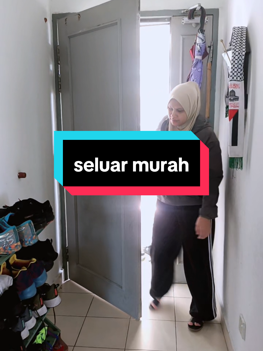 cuaca skrg panas kan..bila pakai jeans pun rase rimas... skrg senang bnyak seluar baggy kat tiktok #budakhostel #budakasrama #seluarviral #seluarbaggy #seluarmurah 