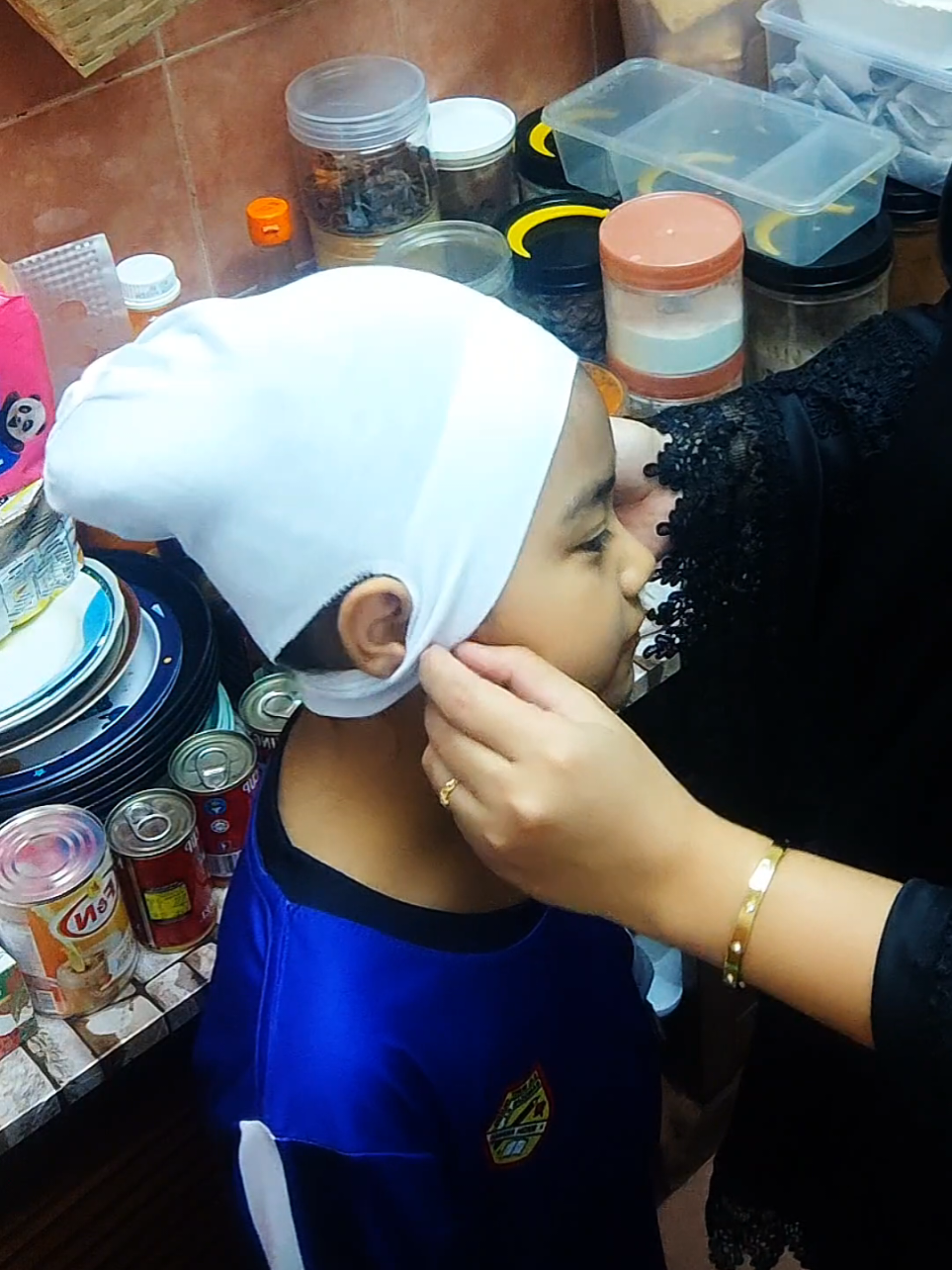 Ni lah anak tudung yang viral tu kan? Ye la, ibu-ibu memang senang ada anak tudung macam ni.  Anak tak sakit telinga. ✅ Anak tak panas. ✅  Balik sekolah pun tak ada kesan ketat ke apa dekat telinga anak. #anaktudung #anaktudungviral #anaktudungmurah #anaktudungantigerak #anaktudungsekolah #selesapakai #anaksuka #anaktudungbest #innerbudak #innerbudak #kaincotton #antisakittelinga 