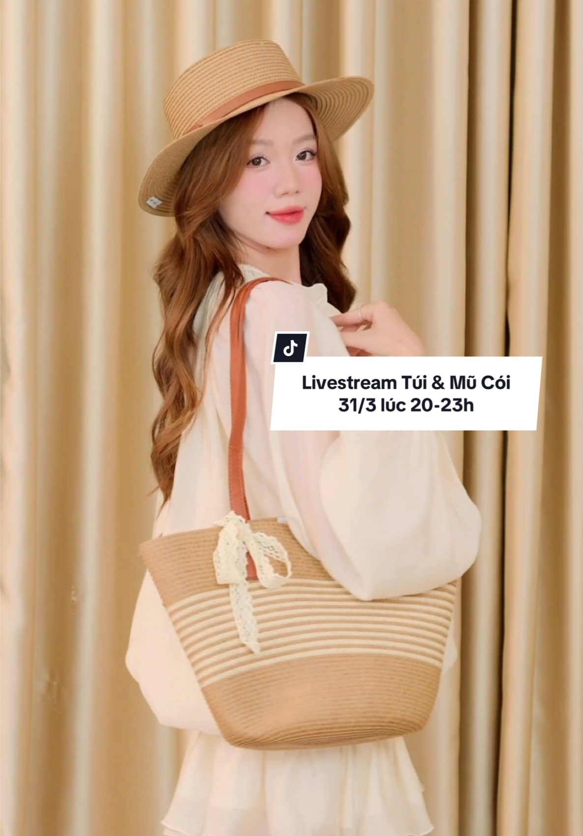 Cô ấy đã sẵn sàng cho mùa hè rồi, mấy bà săn túi và mũ cói đi biển cho kịp nhaZz 