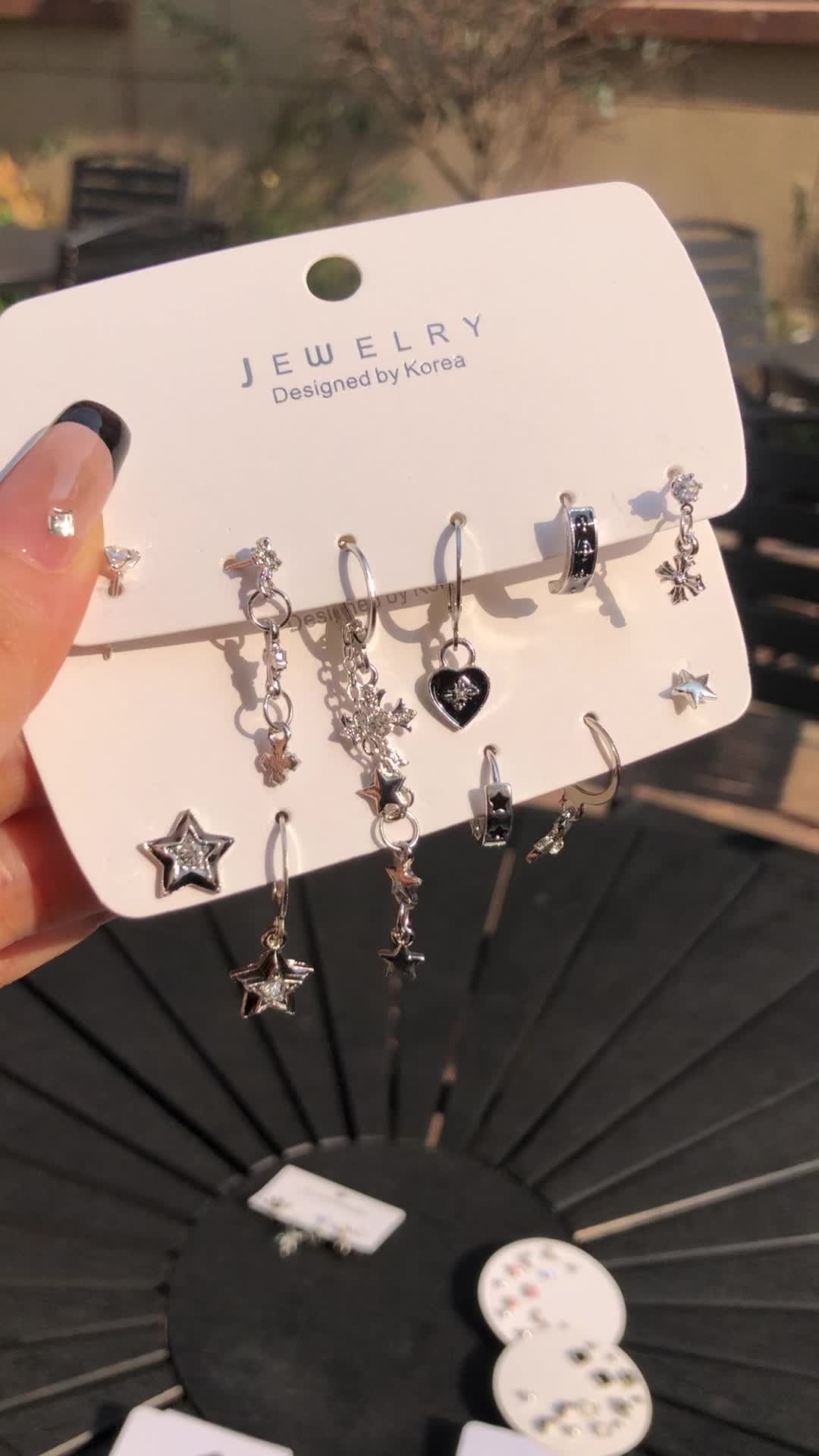 Phong cách ngọt ngào và mát mẻ dưới ánh mặt trời cảm thấy ngọt ngào hơn một chút😉#jewelryset #earring #hoathinhtrungquoc #asymmetrical #sweetgirl 