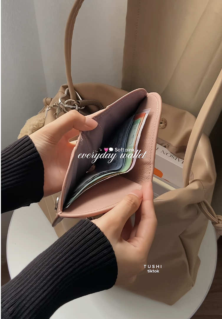 Simple non bulky wallet! 💓💵 #wallet #walletforwomen #dompet #dompetwanita #dompetmurah 
