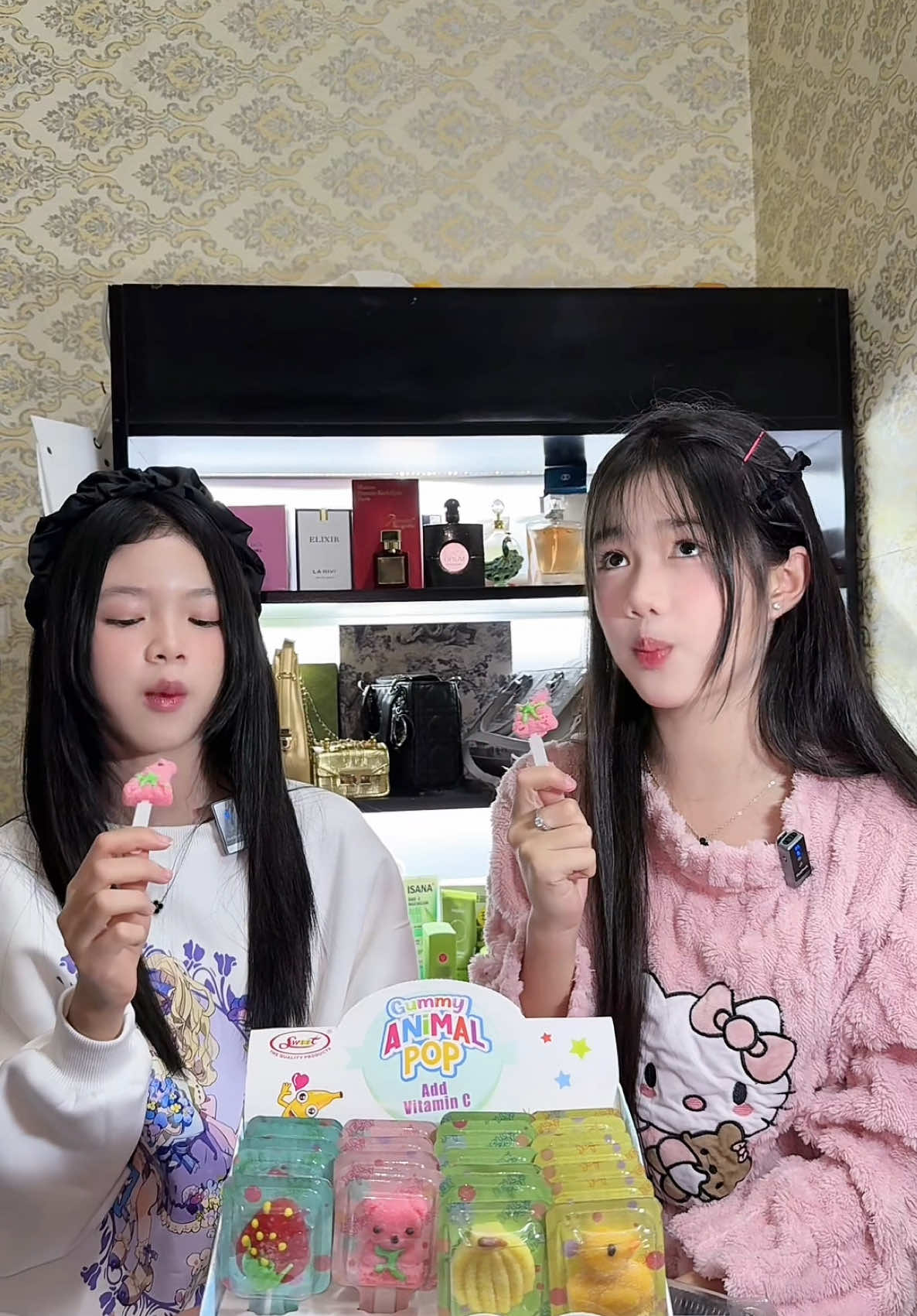 Chấm điểm các vị kẹo dẻo cùng chị em Lê Vi nha 😋 #bybacademy #nguyenlevi #levi #levifoa #mukbang 
