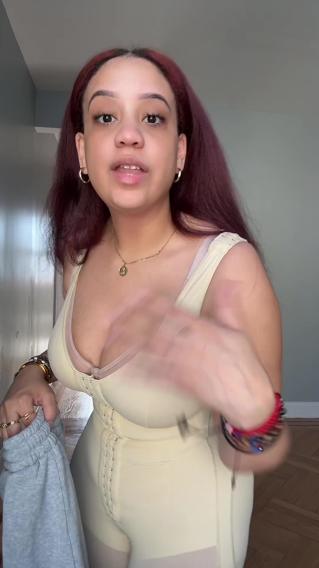 Cardi B said put your Faja on so I’m here to remind you #faja #colombianfaja #yiannashapewear #yiannafaja #tummycontrol #apronbelly #postpartumshapewear 