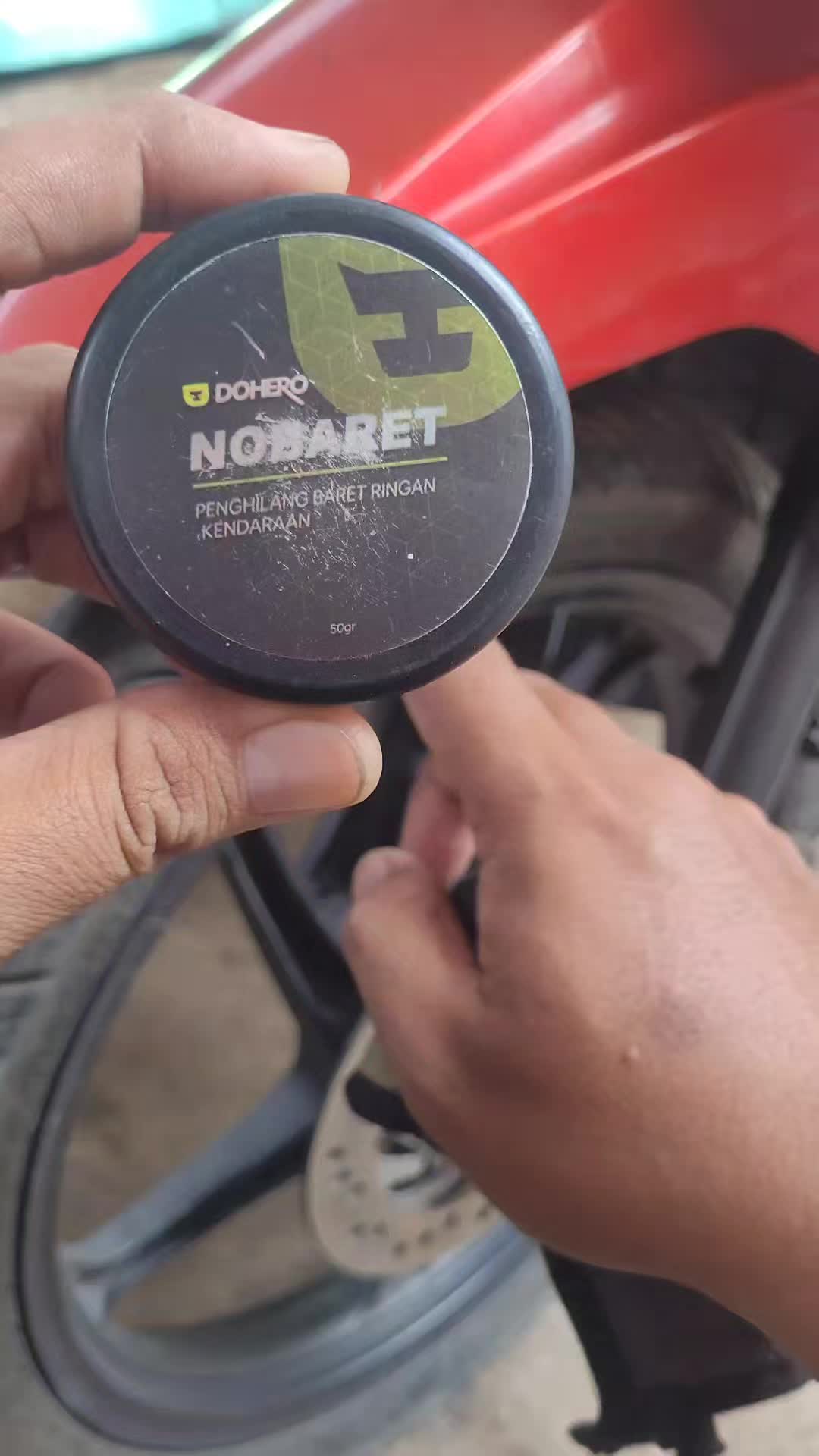 dohero nobaret. oleskan tipis tipis pakai gombal microfiber. hasilnya memuaskan dapatkan Gratis ongkir dan potongan harga cek di keranjang pojok kiri bawah #dohero #doheroautocare #doherothenewblack #doheropenghitammotor #doheronobaret  #BroheroNobaret #penghilangbaret  #penghilanggoresan #bodymotorbodymobil  #menghilangkanbaretbaik #halusdankasar  #menghilangkanswirlmark #mengkilapkancatkusam  #menghaluskancatkasar #menghilangkannodakuning  #padacatputih . #doheronobaret  #doheroautocare  #doherojashujan  #doheropenghilangbaret  #doheroautocarereview  #doheropenghitambody  #doheroblackreview  #doheroflashsemprot  #doherosemprot 