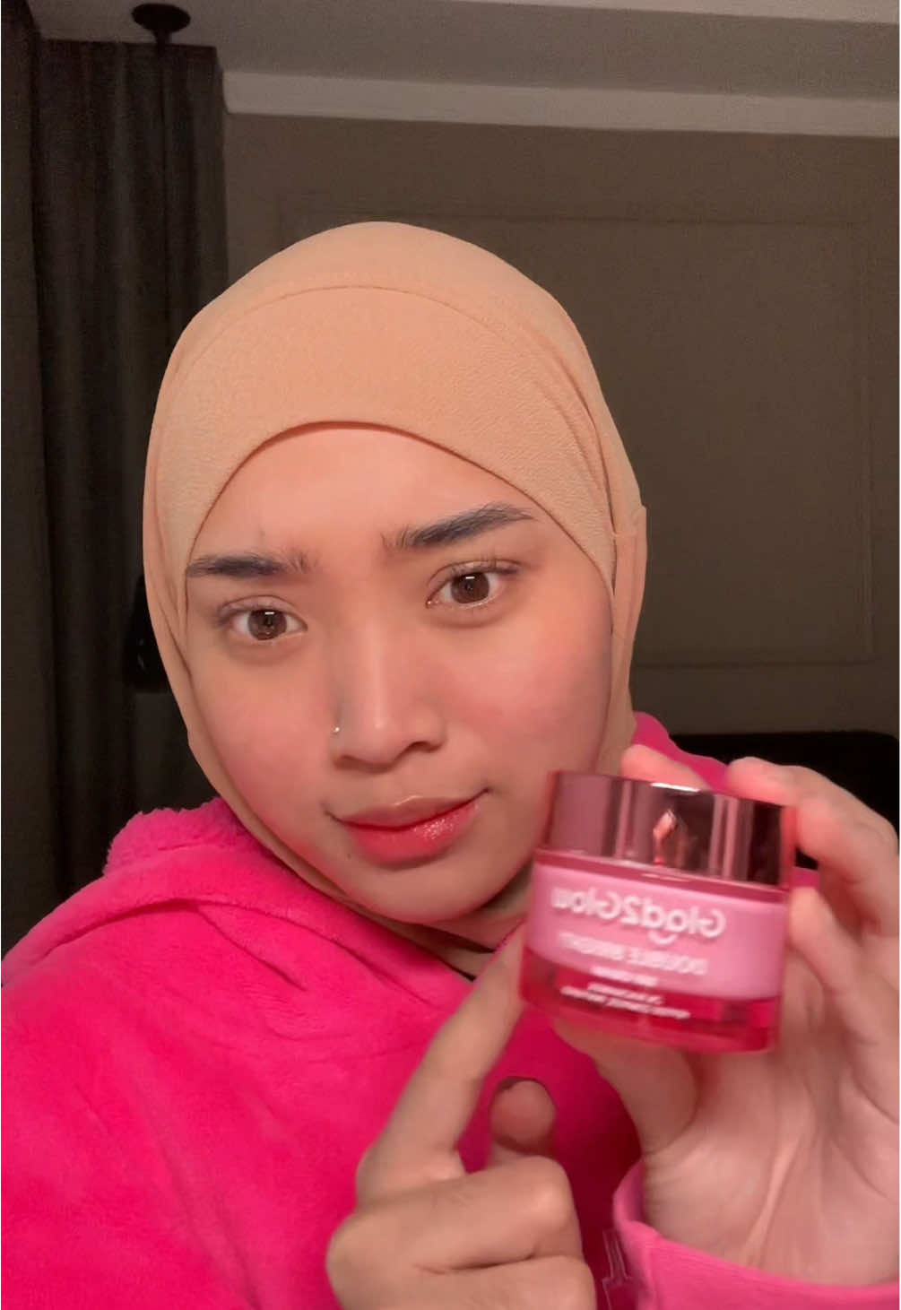 cream ni memang khas untuk orang yang malas nak bersiap but nak kejadian muka tu cantik 🫵🏻 