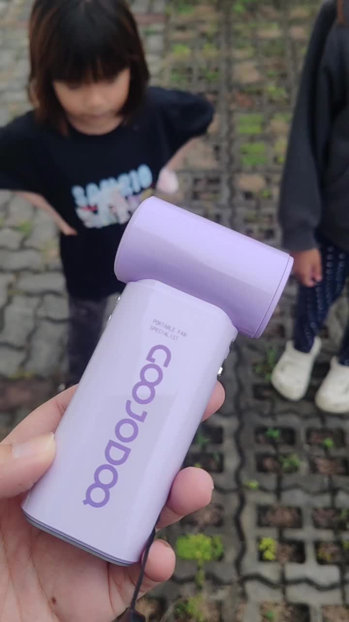 Antara kipas berbaloi untuk beli.. Goojodoq handheld fan ni, ringan tapi angin padu! #handheldfan #goojodoq #minifan #herrahayla 