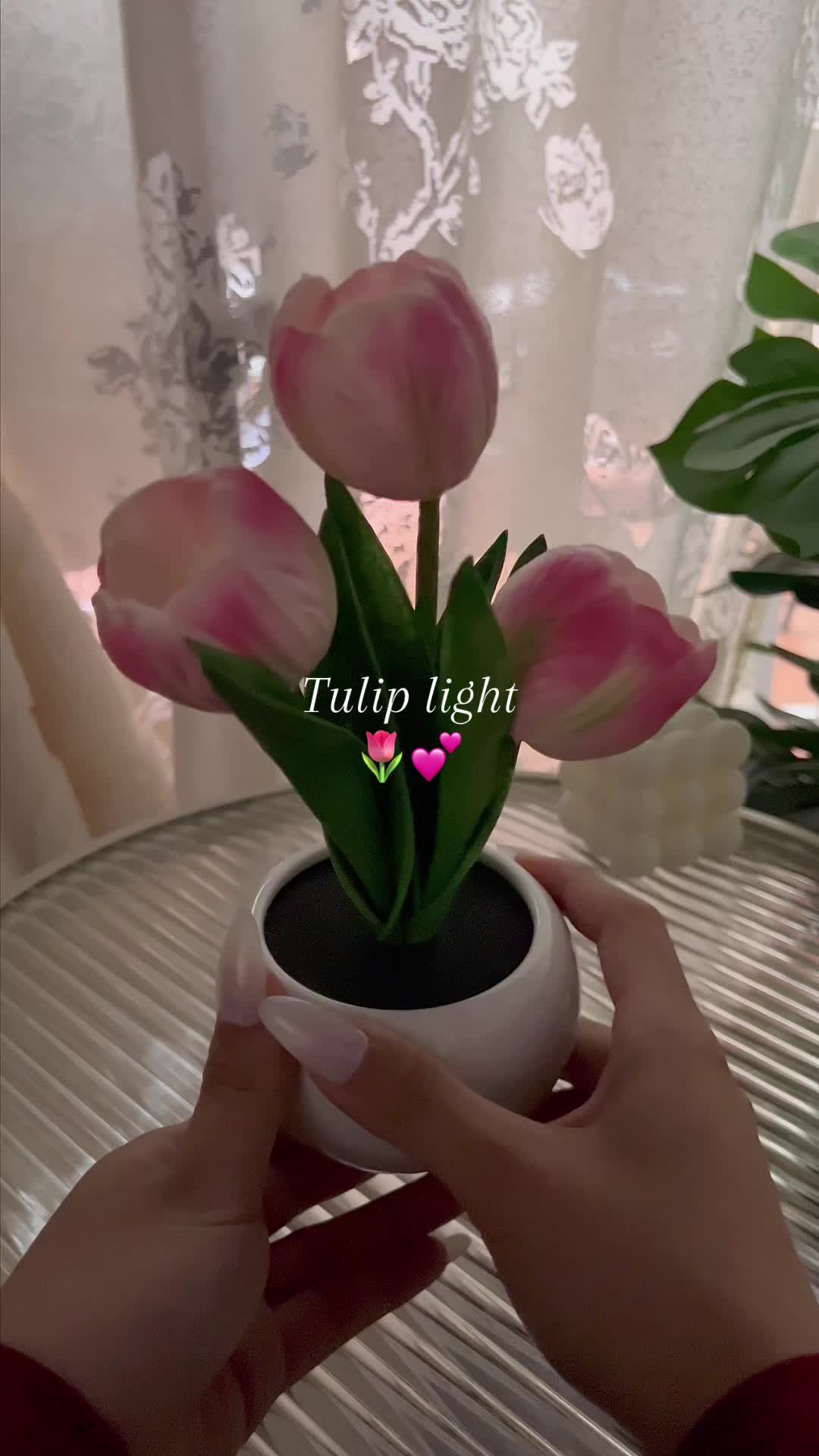 The perfect spring decor, tulip lights so cuteeeee🥹 #tulip #tulips #tulipseason #tuliplight #lights #edlight #springtok #springdecor #springdecorating #tiktokshopmothersday #giftforher #lamp #tablelamp #thatgirl #tiktokmademebuyit