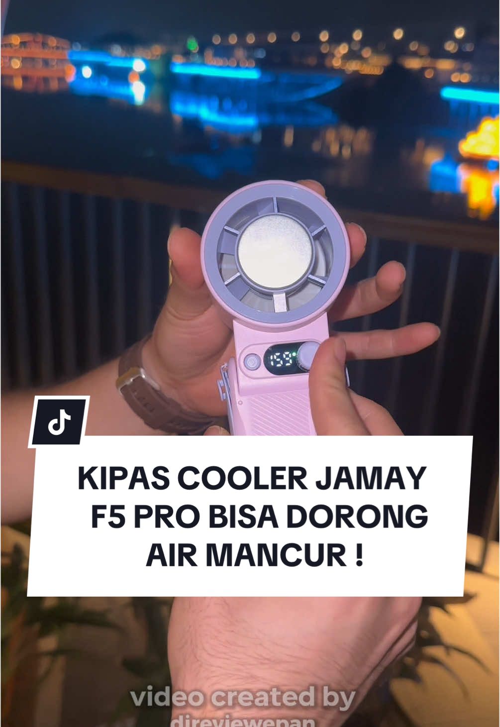 Kipas Portable Jamay F5 Pro yang bisa dorong Air Mancur setinggi di video !  Ada Cooler dan level angin yang bisa diadjust sampe angka 199, melebihi level kipas angin portable biasanya✨ #direviewepan #kipasanginportable #kipasanginmini #kipasjamay #jamayf5pro #kipasminiportable #kipasgenggam #kipascooler #kipaskonser #portablefan #kipashandheld #kipastravel #rekomendasikipasmini #kipasanginviral #cuantanpabatas #wibgajian #55sale #kipasleher #kipasgenggammini 