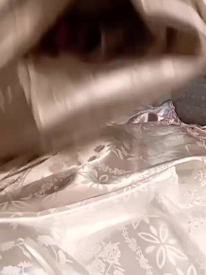 Mukena Marwah Armany, mewah dan adem! Bahannya silky jacquard emboss, cocok untuk dipakai sehari-hari atau hadiah.