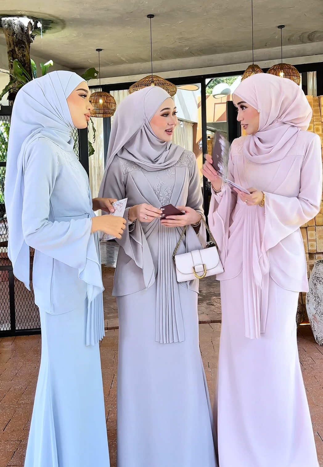 Estella kini di bag kuning. Jom grab selagi stock masih ada! Habis ni mmg tk sempat restock for raya tau ✨ #deenarasempurnaraya #deenararaya2025 #deenaralebaran2025 #bajuraya #kurungmoden #kurungcantik #kurungviral #kurung #kurungmodenmurah #kurungmodencantik #kurungmurah #kurungmalaysia #bajukurungmalaysia #racuntiktok #racuntiktokshop 