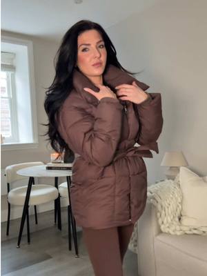 The viral puffer coat 😍👆☕️ #puffercoat #getmod #getmodstyle #getmodtiktok #viraljacket #viral #viralcoat #chocolatebrownoutfit #brownoutfit #chocolatebrowncoat #browncoat #puffit #coat #wintercoat #winterjacket #thatgirlaesthetic #thatgirloutfit #newbalanceoutfit