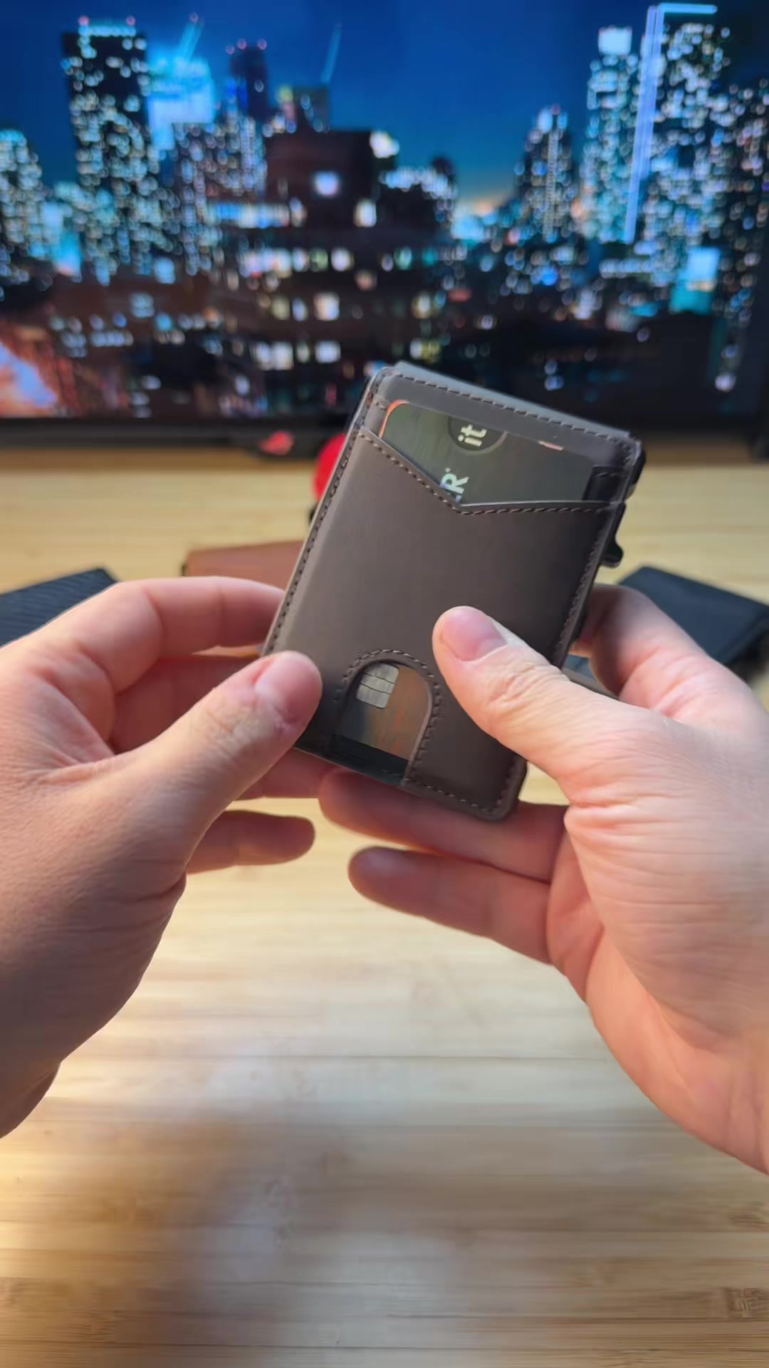 Best men's wallet on the market #tiktokmademebuyit #tiktokmademebuyit #menswallet #wallets 