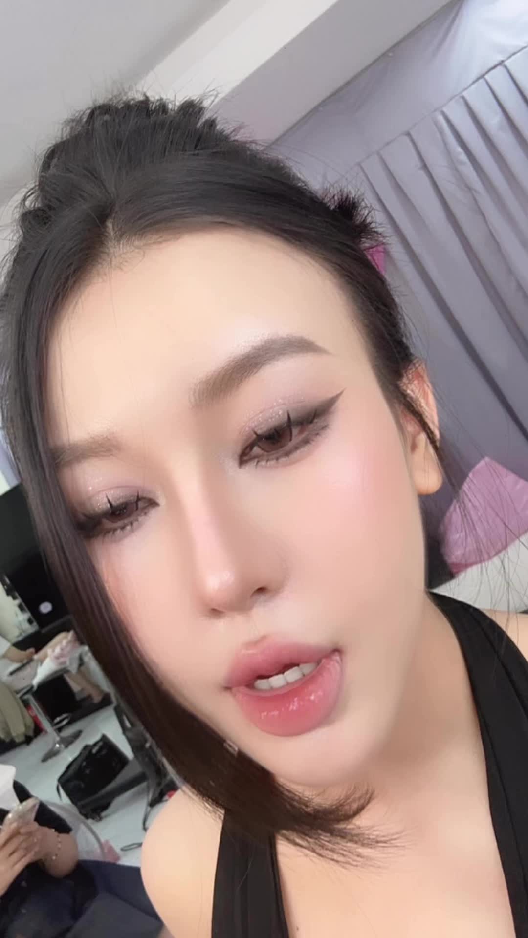 Vẫn chưa hết sốcccc luônn 