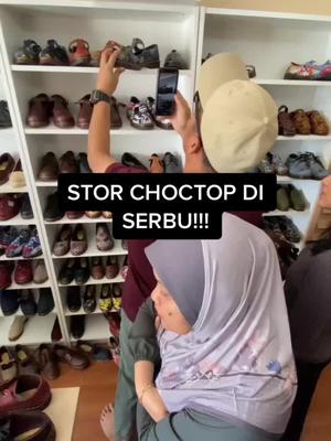 CUSTOMER DARI SINGAPORE MAI SINGGAH BELI KASUT RAYA KAT STOR CHOCTOP 🥰🥰 TQ KORONG BORONG KASUT CHOCTOP 🫶🏼🫶🏼🫶🏼 #choctopbychedora #handmadeshoes #choctopstore #choctopshoes 