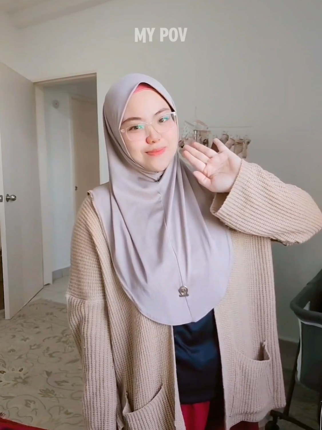 kan dah cakap, lepasni senang la nak record video . nak buat konten. lekat je kat mana mana 😍🥰 btw i beli magnetic phone holder ni sebelum ni kat bag kuning yang mahal 😭 sebab i tak jumpa yg murah . now i dah jumpa yg murah 🥹 kalau nak beli kat bag kuning bawah ni taw. . baru belas2 .