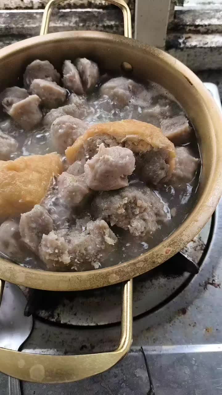 bakso urat Indonesia  #TikTokLIVE  #misteri  #LIVE  #baksoviral  @janda muda  @Emmaemiliya  @janda NIE bos🤣  @rofaemma 