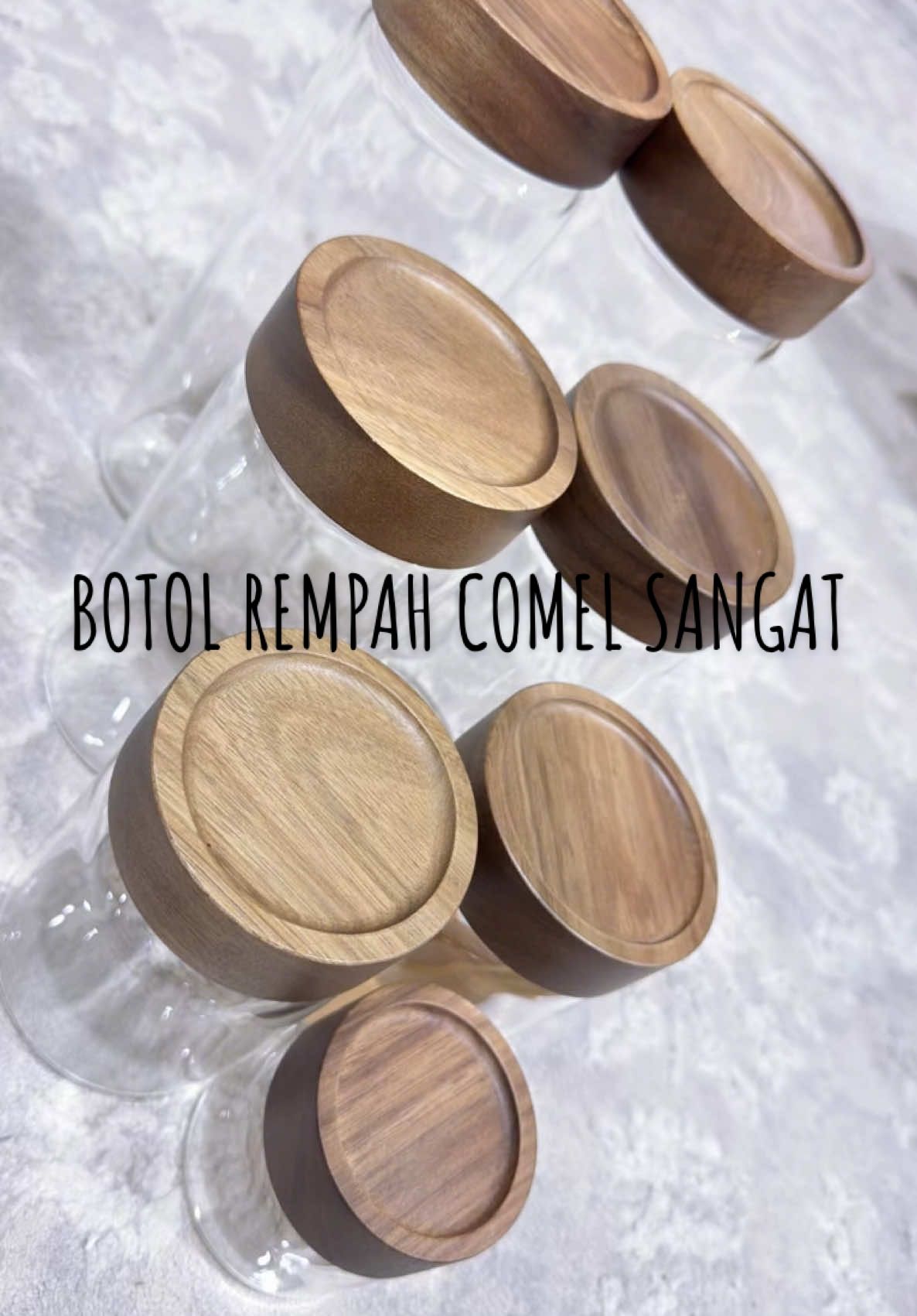 Project Pantry Part 2g - Unboxing Botol rempah kecik pulak. Ni bukan la the smallest. Tapi untuk letak big portions of spices such as kari, kunyit, kurma or garam.  Haaa yang kecik skali tu nak letak apa yaa? Hihi cmel sangat. Nanti Yus share k.  #pantryproject #pantrybottles #pantrybottlestorage #pantryorganization #pantrygoals #pantrymakeover #pantrycabinet #genKRU