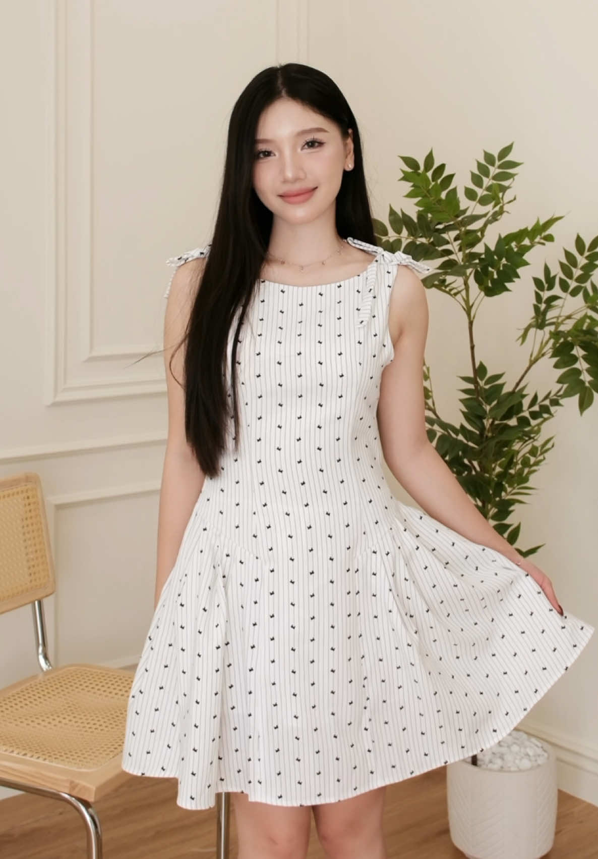Dành riêng cho các nàng thích sự tinh tế, nữ tính nhưng không cần chuẩn bị cầu kỳ. #moly #molydressdesign 