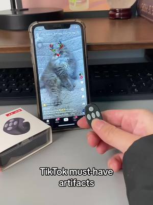 This scrolling tiktok ring would be great for those whose hands get tired but are determined to scroll #goodthing #tiktokmademebuyit #tiktokshop #spotlight #spotlightfinds #tool #coolthings #lazy #scrolling #lazyday 