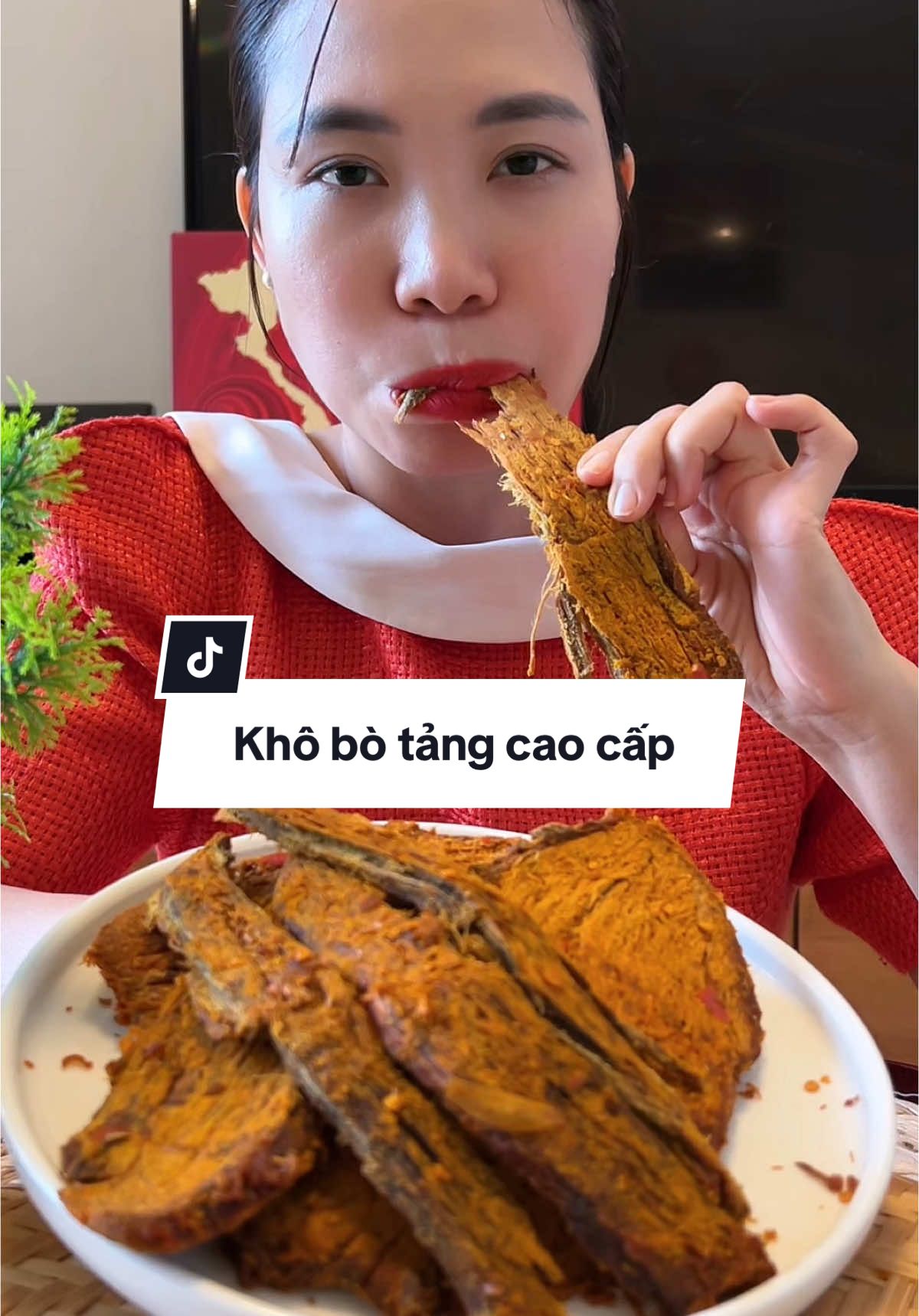 Tết này mà có tảng khô bò miếng to cỡ này mà lai rai thì mồi quá là bén. khô bò tảng miếng to bên vua khô, ta nói miếng khô bò mà nó to hơn cái bản mặt của tui #chuyennhasotaheo #xuhuong #viral #anvat #trending #anvattet #reviewanngon #khobovuakho #khobomiengsieungon #khobomieng @Giadinhsotaheo 