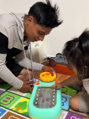 Mi hijo muy feliz con su regalo  🎁  🚘🏎️ 