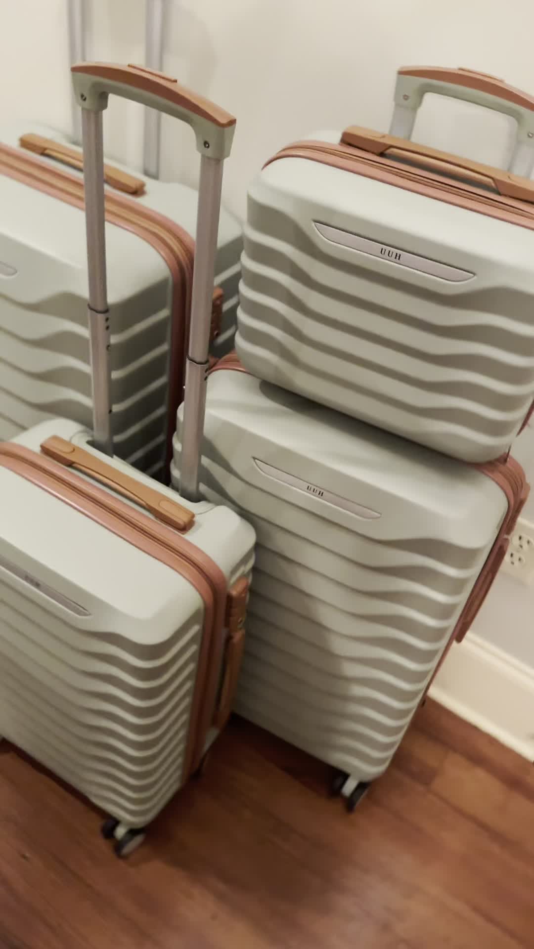 #uuh #uuhluggage #ttsstarcreator #TopTierJanuary #winterfinds #luggage #luggagesets #tiktokshopnewyearnewaura #newyearfinds #ttslevelup #newyearnewaura #TTSDelightNow #TikTokShopLoveAtFirstFind #spotlightfind  #fashionlookbook #TikTokShopJumpstartSale #TikTokShopCreatorPicks #lovelanguage 
