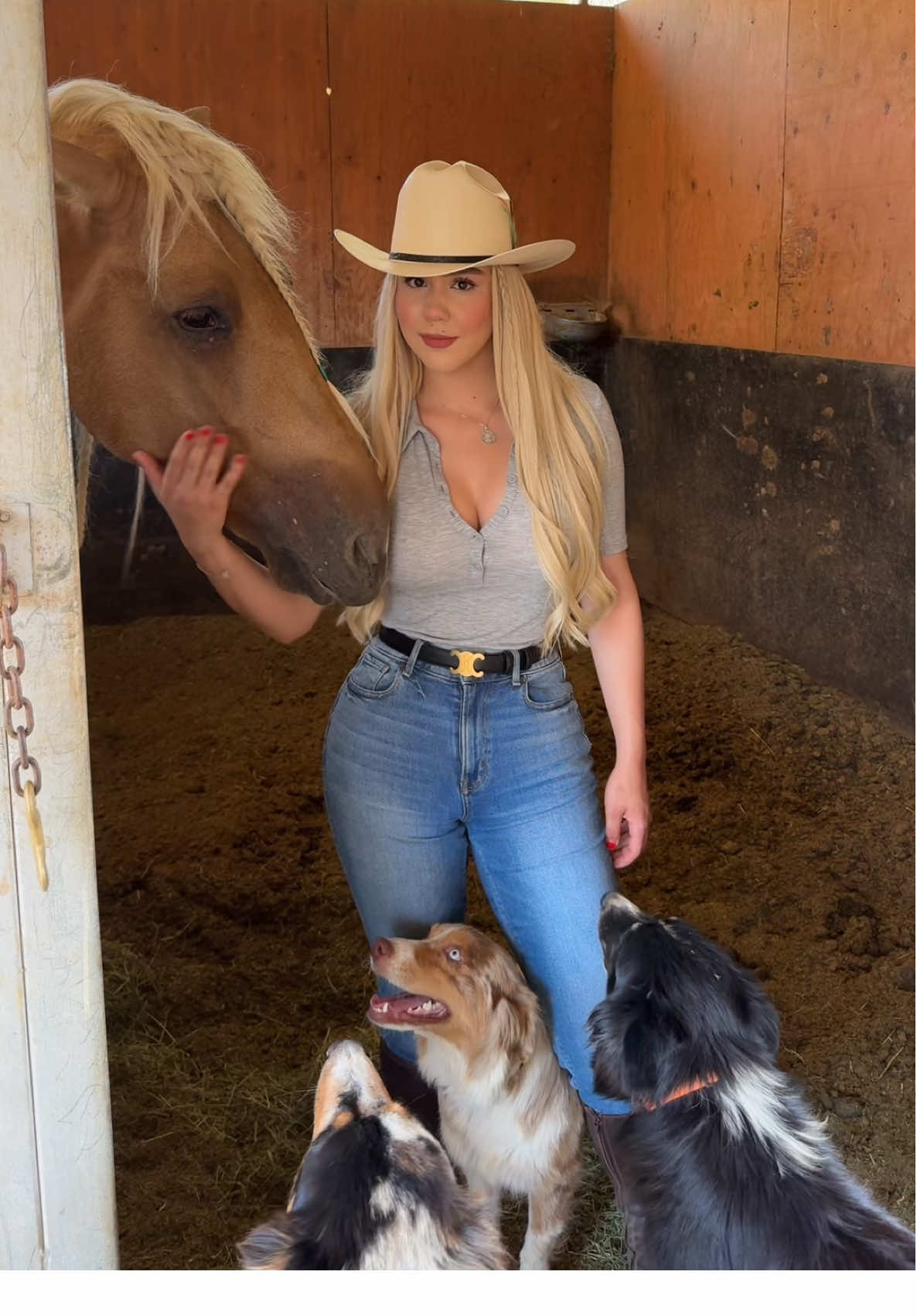 🤠 una peli rubio #pmga000 #ranchogorrocino #ootdvaquero #caballostiktok #caballosoficial #caballosgdl #sombreros 