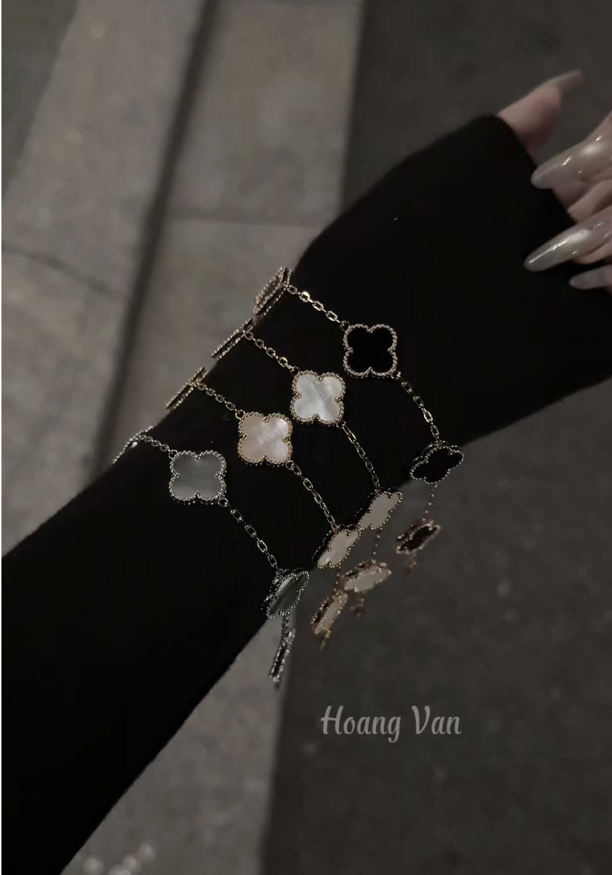 Toàn deal hot thui 🥰 không săn là tiếc hùi hụi lun nè 🤭🤭 Vô live nhanh nha các người đẹp !!! #fyp #trending #tiktok #xuhuong #phukien 