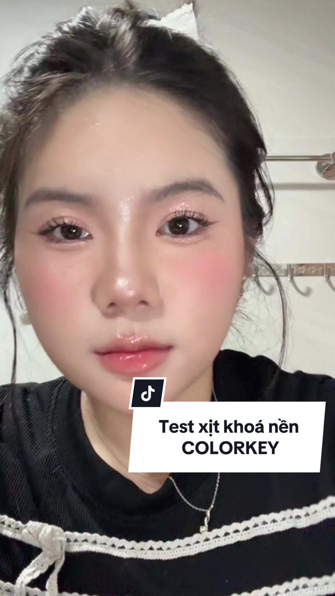 Test xịt khoá nền Colorkey ?!!! #trangowomakeup #trangowo #vothutrangowo #trangowonails #vothutrang #makeup #xitkhoacolorkey #colorkey 