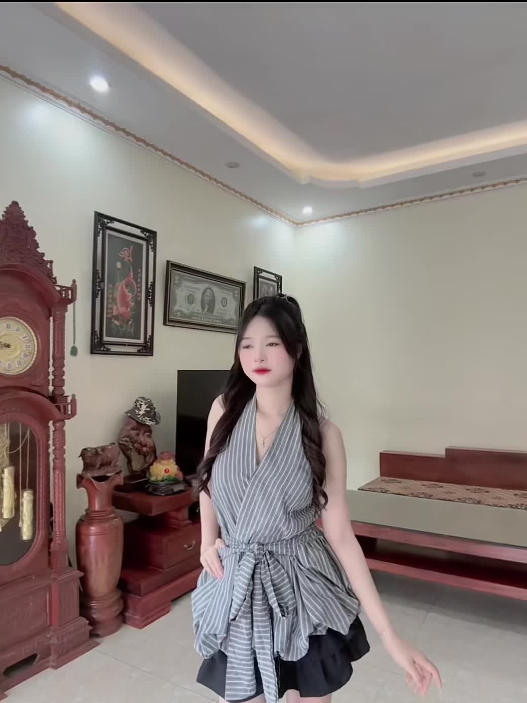 Em gái Lê Yến nhoa 