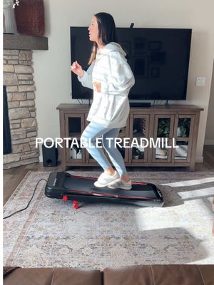 This portable treadmill can really pack a punch!! The incline on it is so good too 🙌🏼🙌🏼 I definitely felt the burn!! #portabletreadmill #walkingpad #athomeworkout #movement #fitnessmotivation