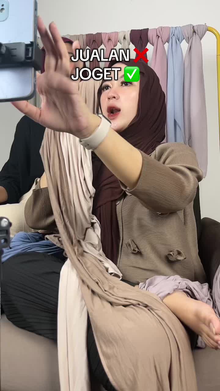 Pashmina airflow lagi viral nih 🥹 #hyfly #hijab #outfitbukber #pashmina #pashminakaos #rekomendasihijab 