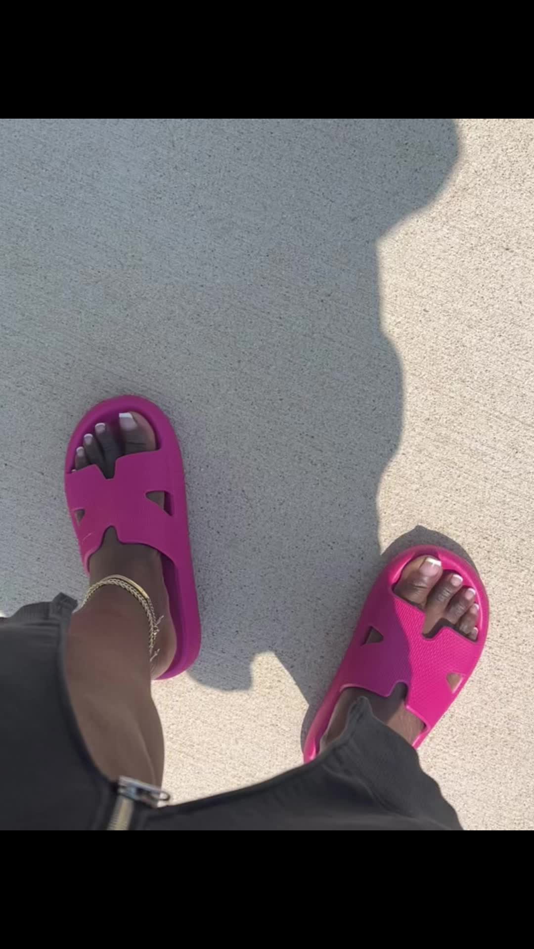 I heard y’all like feet… I meant comfortable slides #comfyslides #slides #TikTokshop #springtiktok #summertiktok #cloudslides 