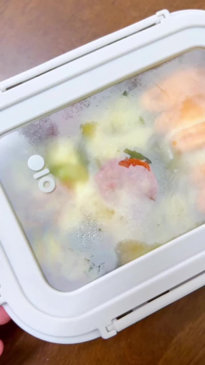 Not your regular glass lunch box, here its OiYO by Montigo! Just perfect for every meal! Love ya! Get yours! @OiYO by Montigo  #oiyo #oiyobymontigo #getoiyo #explorewithOiYO #mealtime #lunchbox #glasslunchbox