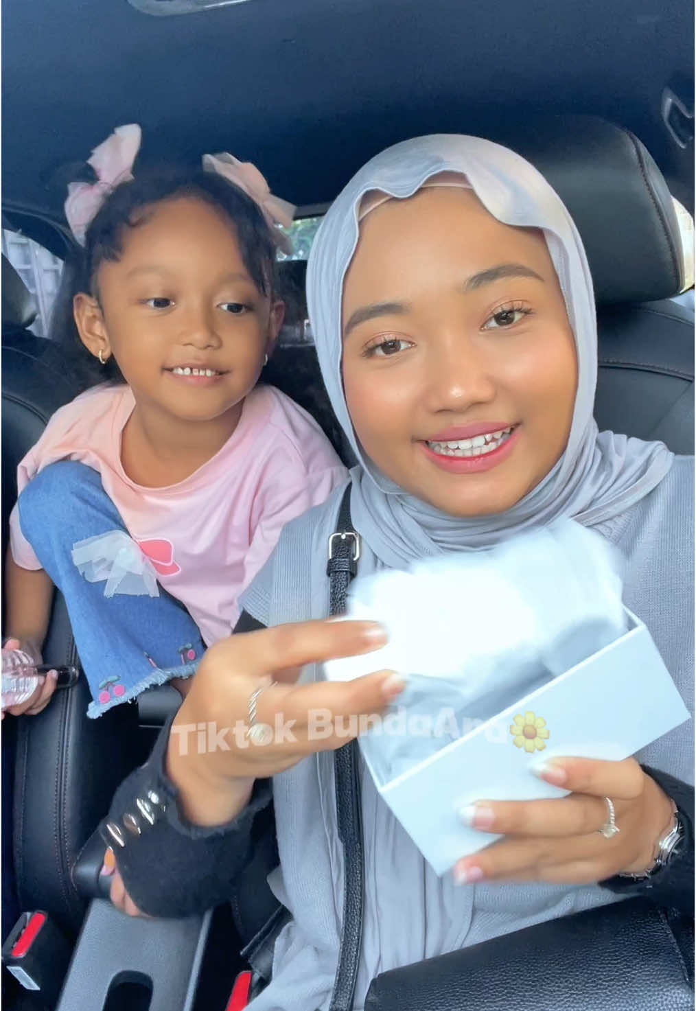 Ngoleksi kipas saingan sama anaknya tasya kamila 🙂‍↔️🙂‍↔️😂😂 #JelajahRamadan #ramadhanekstraseru #ngontenalakadarnya #adayinmylife #ngontendirumah #kegiatanseharihari #dailyvlog #kipasanginportable #goojodoq 