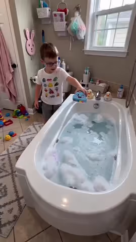 🌈🌈the most mesmerizing bath bombs we've ever used #bathbombs #rainbowbathbomb #bathtime #kidsbathbomb