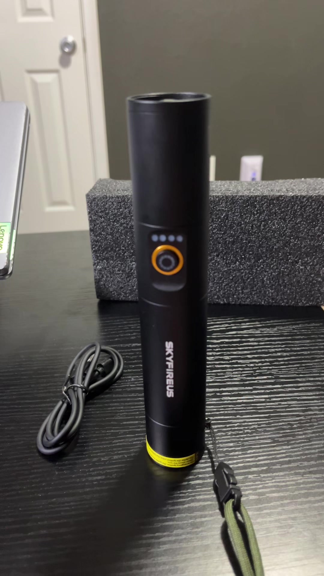 #flashlight #tactical #firestarter💥 #gift #fypシ #paratiiiiiiiiiiiiiiiiiiiiiiiiiiiiiii #emergencyflashlight #skyfireflashlight #