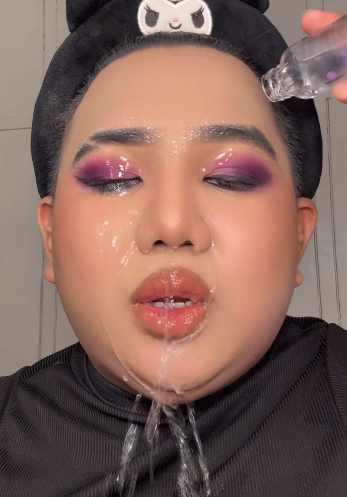 BASAIN NA YAN!!! waterproof naman ang setting soray ko so that’s fine 😋😌 i used the Dazzle Me Matte Fix Setting Spray 🌸 #ohhyeats #dazzlememattefix #dazzlemeph #mattesettingspray #settingspray #hulasproof #watertransition #makeup 